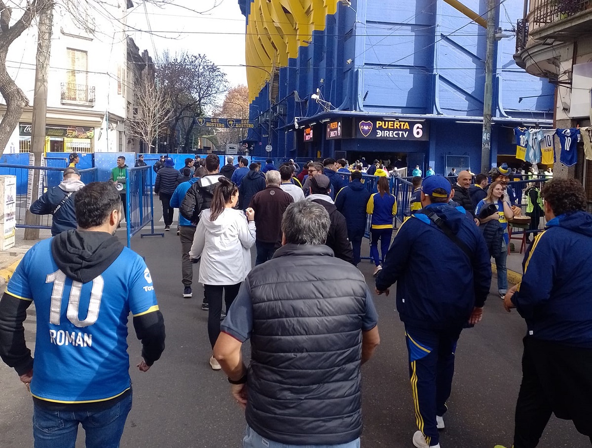 Los vecinos viajaron con la Peña Corazón de oro y azul Cipolletti. Foto: Gentileza.