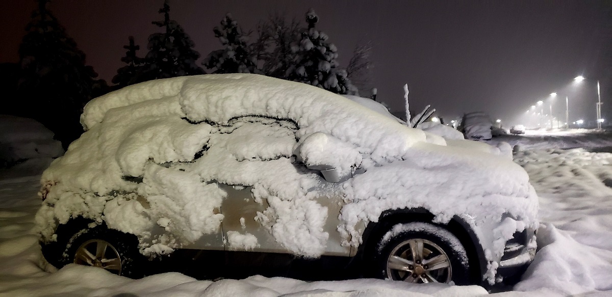 El fin de semana pasado nevó en Caviahue y así quedaron los autos en este paraíso de la cordillera neuquina. Foto: Valentina Sepúlveda.