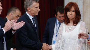 El tenso ida y vuelta de Cristina Kirchner y  Mauricio Macri en Twitter: qué se dijeron