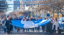 Imagen de 9 de Julio en Roca: con un desfile celeste y blanco se celebró el Día de la Independencia