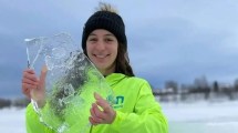 Imagen de Objetivo cumplido: Ailén Lascano Micaz nadó la Milla Helada en un lago de Bariloche