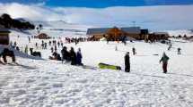 Imagen de Mucha nieve y precios bajos: así te espera el Cerro Batea Mahuida para esquiar