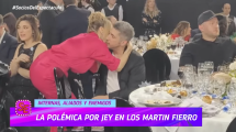 Imagen de Los famosos que se acercaron a Jey Mammon en los Premios Martín Fierro 2023