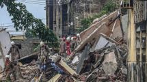 Imagen de Ocho muertos y cinco atrapados bajo escombros por derrumbe de edificio en Brasil