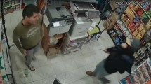 Imagen de Violento robo a un kiosko de Fernández Oro: se llevaron dinero, bebidas y golosinas