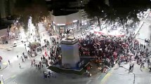 Imagen de River campeón de la Liga Profesional: así festejaron los hinchas millonarios en Neuquén