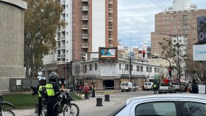 Video: cortaron las calles del centro de Neuquén por la rotura de un caño de gas