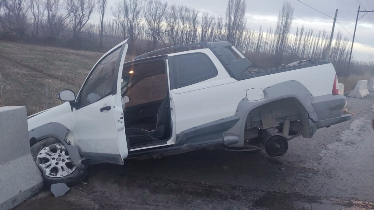 Choque sobre ruta 22, cerca de Cervantes. Foto: Policía de Río Negro