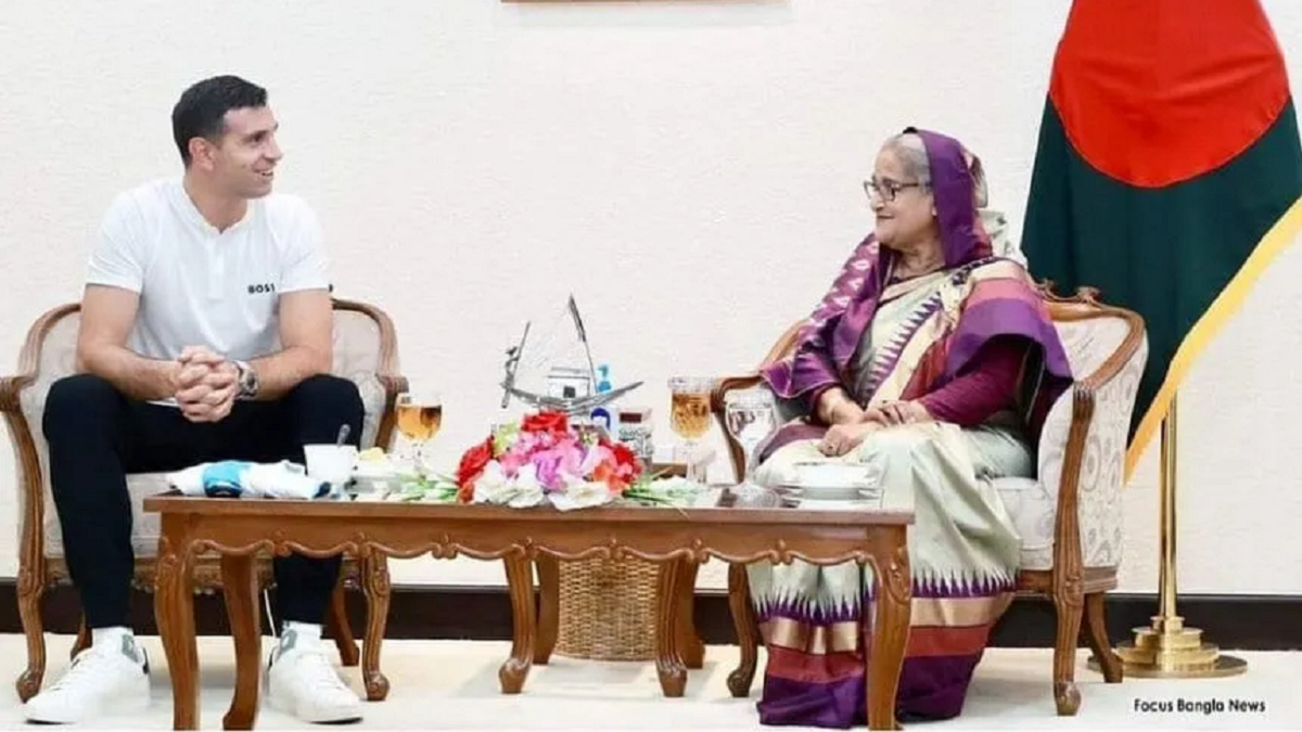 El arquero de la Selección Argentina estuvo de visita en Bangladesh y fue furor. Foto Gentileza.