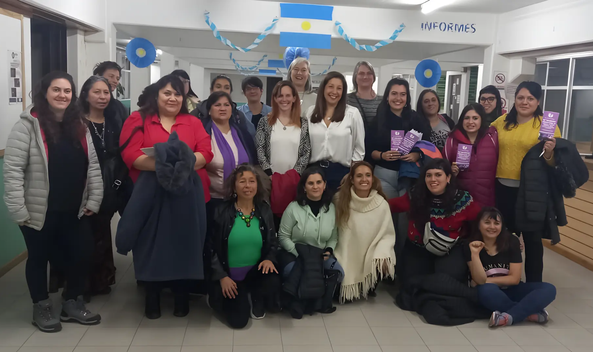 Referentes de la organización del Encuentro de Mujeres y Disidencias se reunieron con la gobernadora en Bariloche. Gentileza