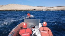 Imagen de Puerto Madryn: rescatan a nueve personas a las que se les dio vuelta la lancha