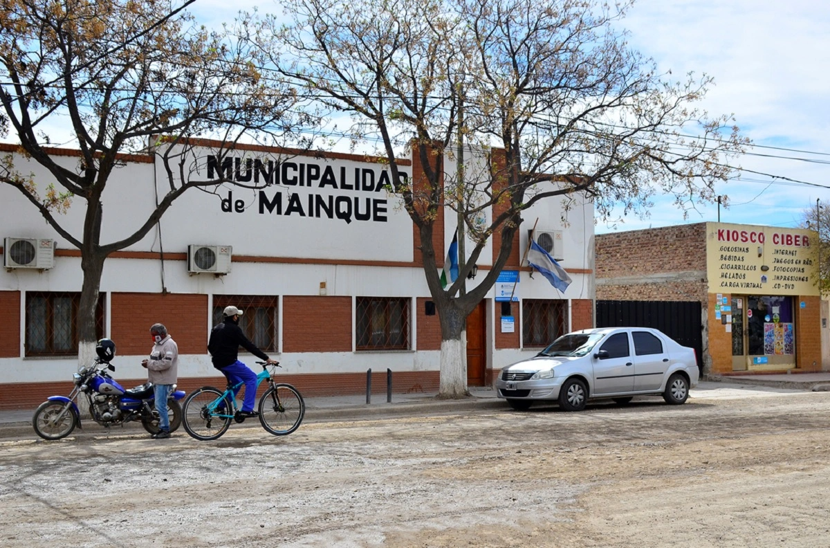 El intendente Miguel Petricio recordó que hay una normativa que regula la venta ambulante. foto: archivo.