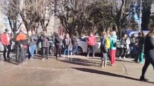 Corte en Neuquén: trabajadores de  Desarrollo Social llevaron la protesta al centro