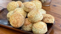 Imagen de Mates con scones de queso y romero ¡alucinante!