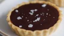 Imagen de Tarteletas de chocolate con un toque de sal