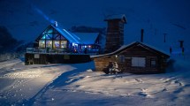 Imagen de Así fue la noche de esquí en medio de la gran nevada de Nicole y Manu en Chapelco