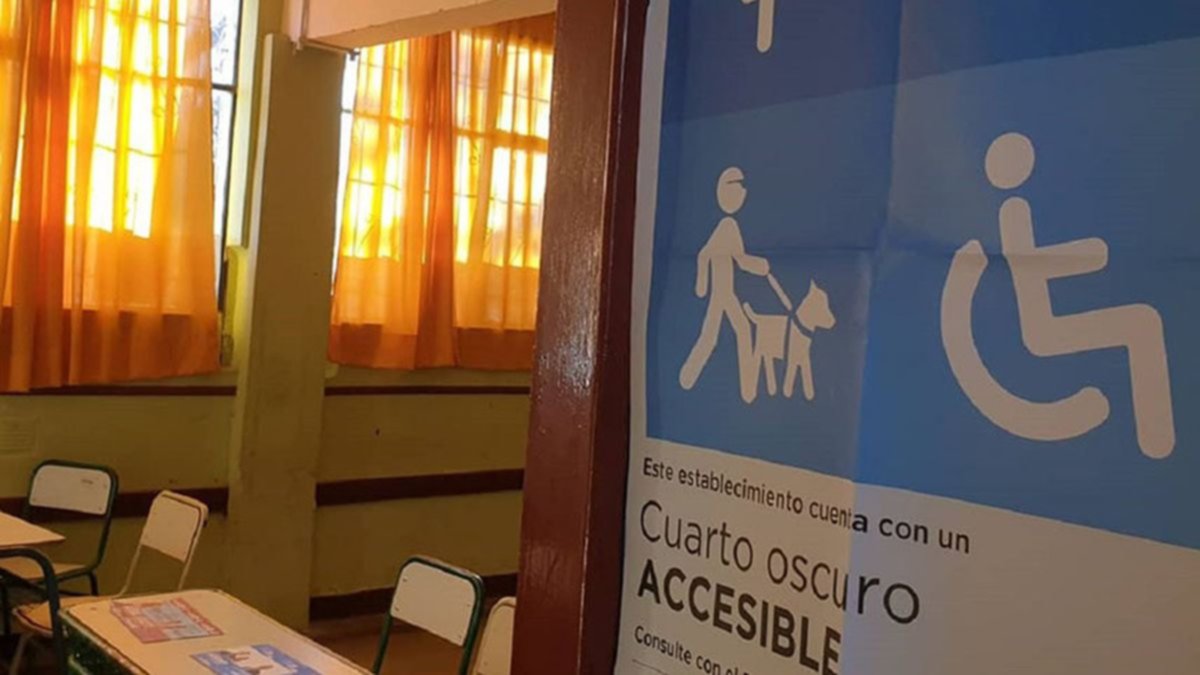 El Cuarto Oscuro Accesible (COA) ofrece condiciones de accesibilidad para personas con diversidad funcional en las Elecciones Primarias 2023. Foto Archivo.