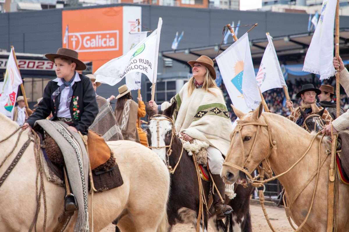 El poncho se lució en el predio de la Sociedad Rural Argentina en Palermo.