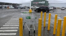 Imagen de Refuerzan la prevención cerca de los supermercados de Bariloche por intentos de robos organizados en la región