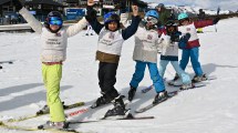 Imagen de La pasión de un programa que enseña a esquiar a chicos de escuelas públicas de Bariloche