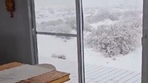 Imagen de Video: mirá qué belleza este amanecer con nieve en una playa escondida de El Chocón