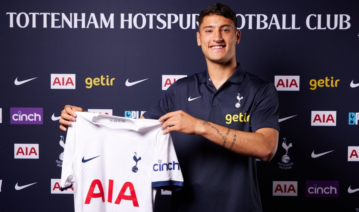 Véliz se incorporó hoy a Tottenham.