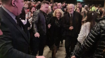 Imagen de Mirtha Legrand fue al show de Luis Miguel: el cantante bajo del escenario y le regaló una rosa