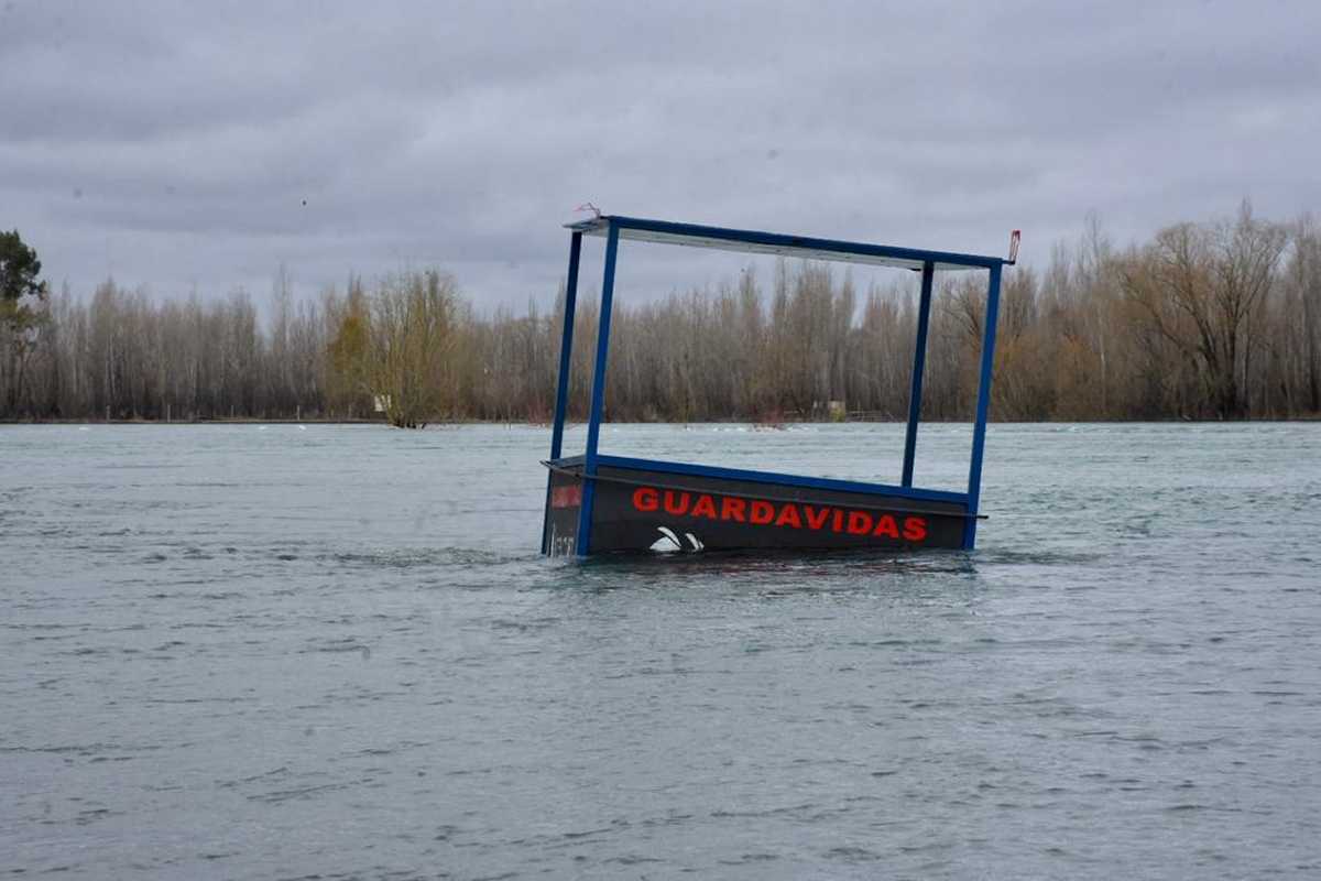 Importante crecida en el Limay para este fin de semana en Neuquén: qué dijo el municipio. Foto: Mati Subat 