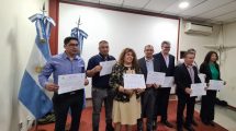 Imagen de El intendente electo de Plaza Huincul, Claudio Larraza, y los concejales ya tienen sus diplomas