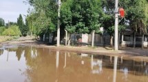 Imagen de Conviven hace meses con aguas servidas en un colegio del paraje La Parra: piden que arreglen el pozo séptico