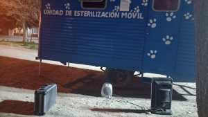 Robaron en el quirófano móvil municipal y uno de los delincuentes fue detenido, en Roca