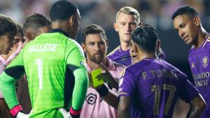 El técnico de Orlando City dijo que Messi «debió ser expulsado» en el clásico con Inter Miami