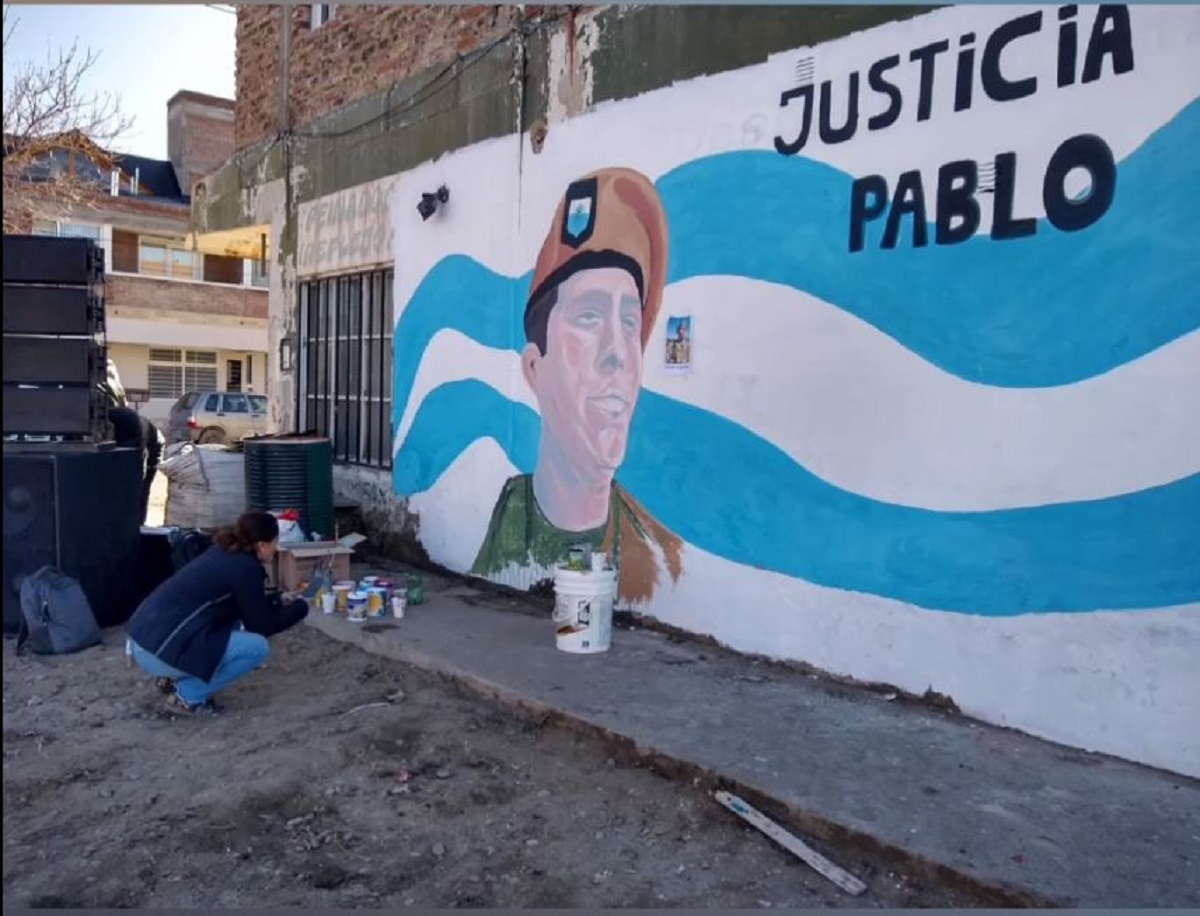 El mural que pintaron frente al Puesto Roca, en Zapala. (Gentileza)