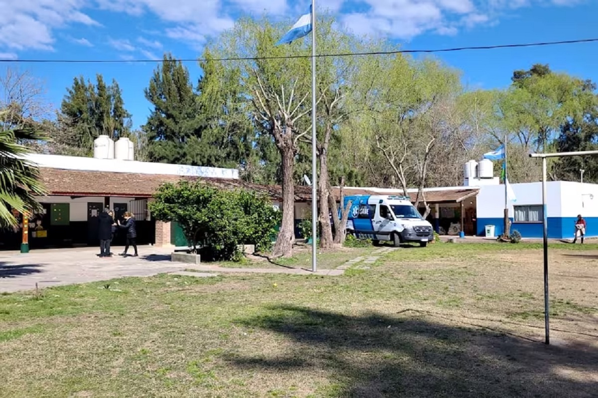 Un alumno entró a una escuela de Escobar con un machete e hirió a una maestra y a una compañera.