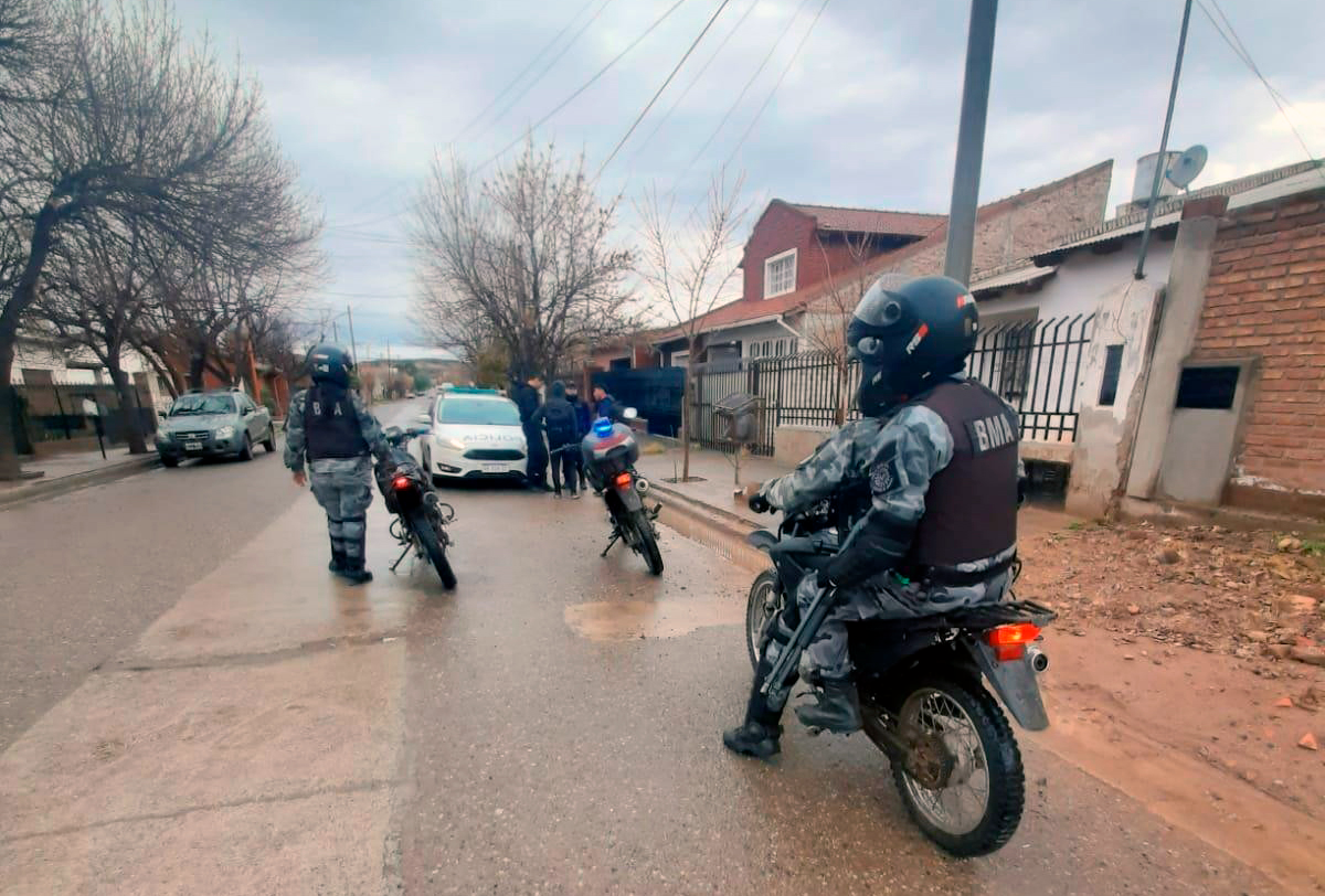 En total hay seis imputados  en Río Negro por intentos de robos a supermercados. 