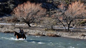 Pobladores dudan del puente Bailey que ofrece Parques Nacionales para cruzar el río Cuyín Manzano