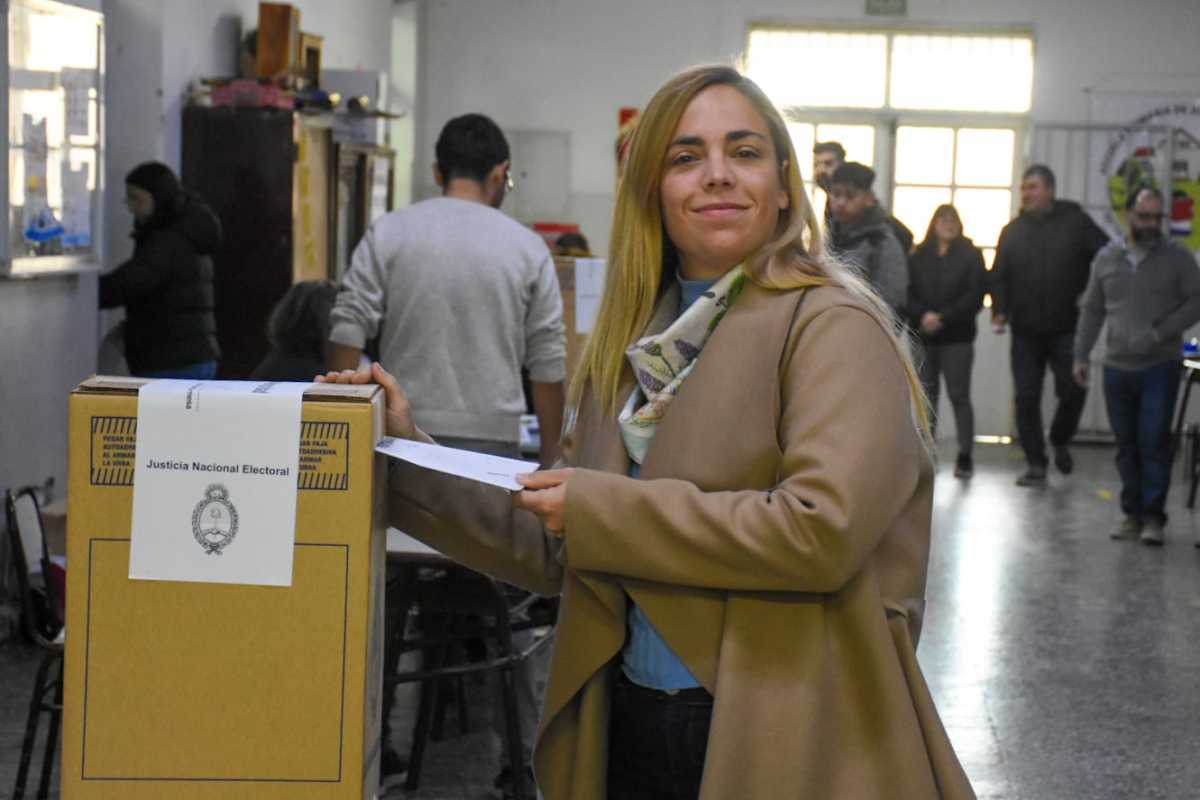 La intendenta de General Roca, María Emilia Soria ya emitió su voto. Foto Juan Thomes. 