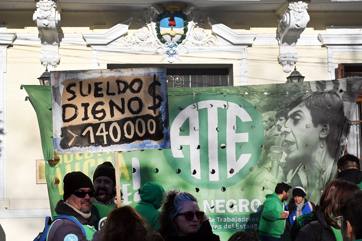 En la mañana del miércoles se había instalado una carpa frente a Casa de Gobierno. 
Foto: Marcelo Ochoa