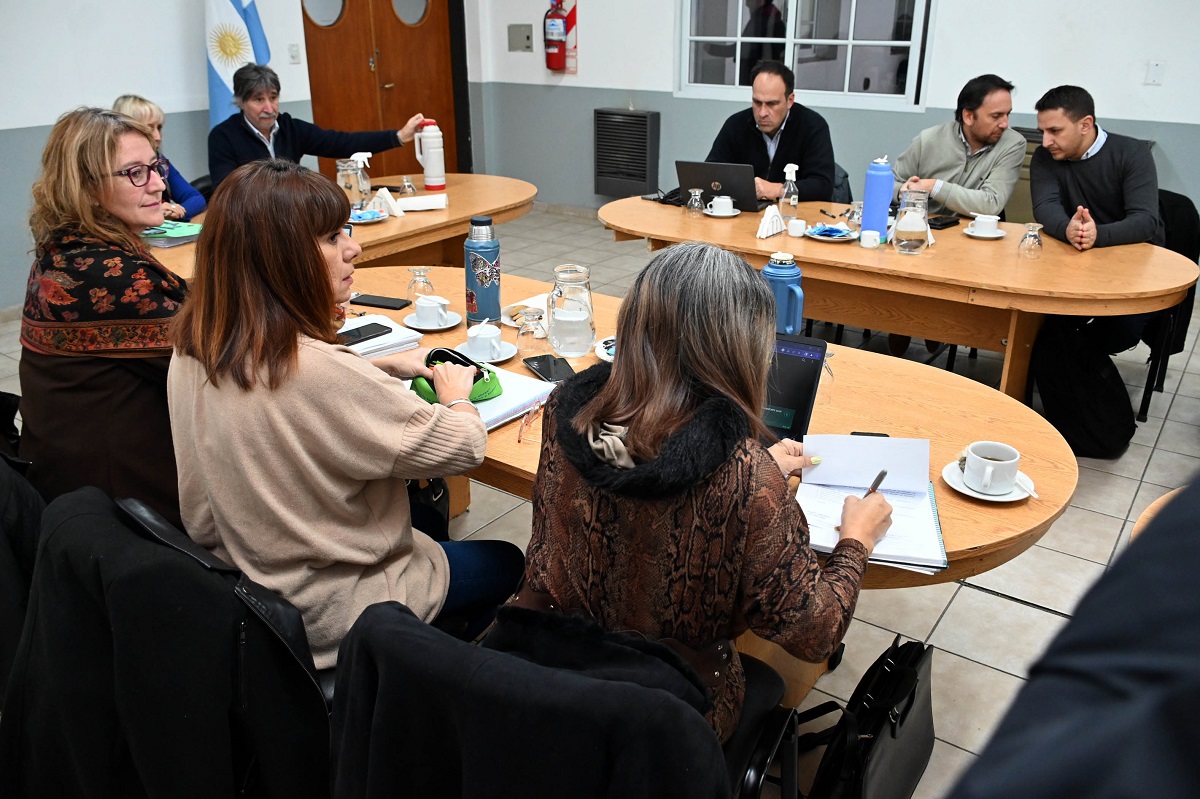 Referentes de Unter se reunirán en Educación, mientras que ATE y UPCN irán a Gobierno. Representates de Sitrajur fueron convocados en Trabajo. Foto Archivo: Marcelo Ochoa