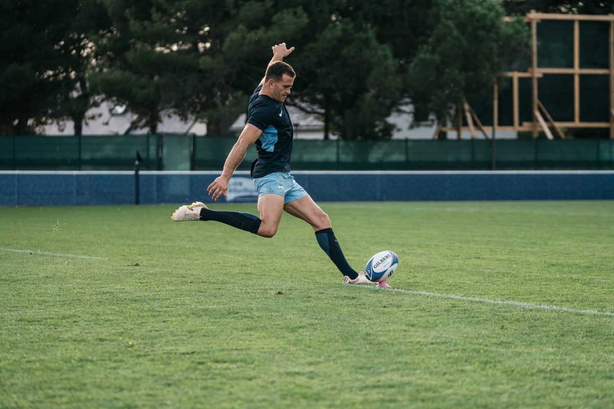 Los Pumas se preparan para un complicado debut en el Mundial de rugby ante Inglaterra.