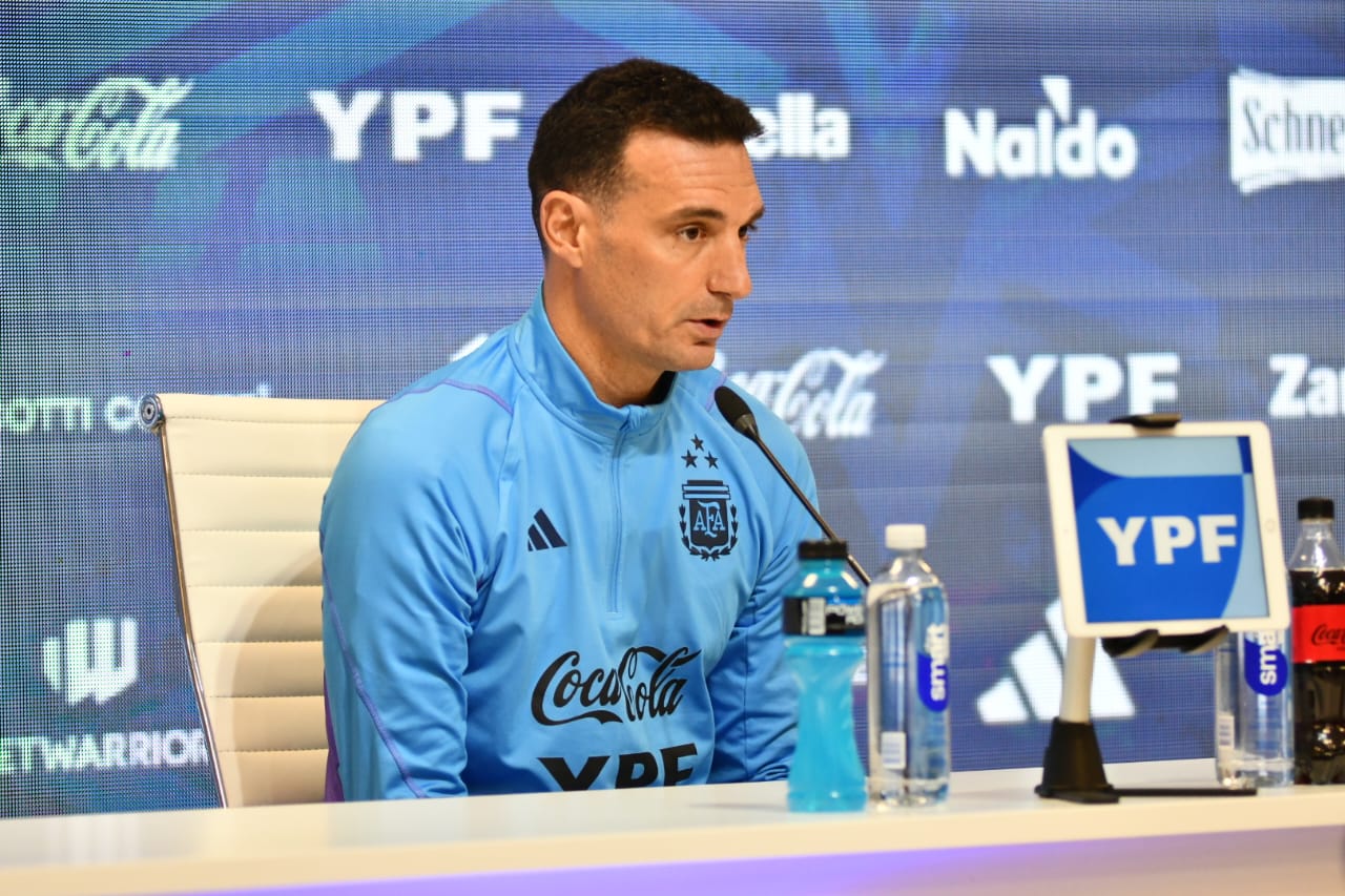 Lionel Scaloni descartó la posibilidad de un doble nueve frente a Ecuador.