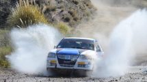 Imagen de Mauro Rocca no aflojó a pesar de la lluvia y es líder del Rally de Piedra del Águila