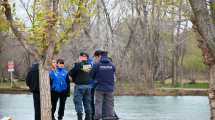 Imagen de Rescatan a una mujer del río en Neuquén e investigan a un hombre