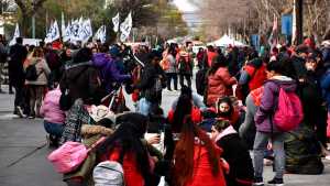 Protesta en Casa de Gobierno: se levantó la permanencia en Neuquén