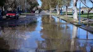 Otra zona de Roca se inundó también por la rotura de un caño