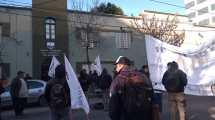 Imagen de Corte en el centro: Cerámica Neuquén protesta por segundo día contra el remate