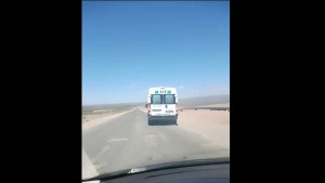 VIDEO | La travesía de una ambulancia que trasladaba un paciente, por una ruta destruida de Neuquén