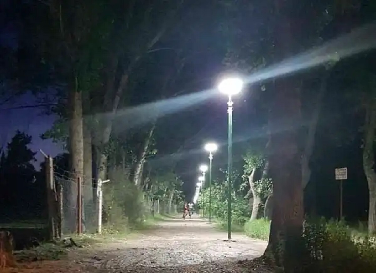 Cortaron los cables en 30 postes de luz ubicados en la bicisenda. Foto: Archivo.