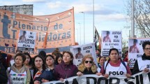 Imagen de VIDEO| Marcharon en los puentes de Cipolletti y Neuquén por los femicidios de Catriel y Las Perlas