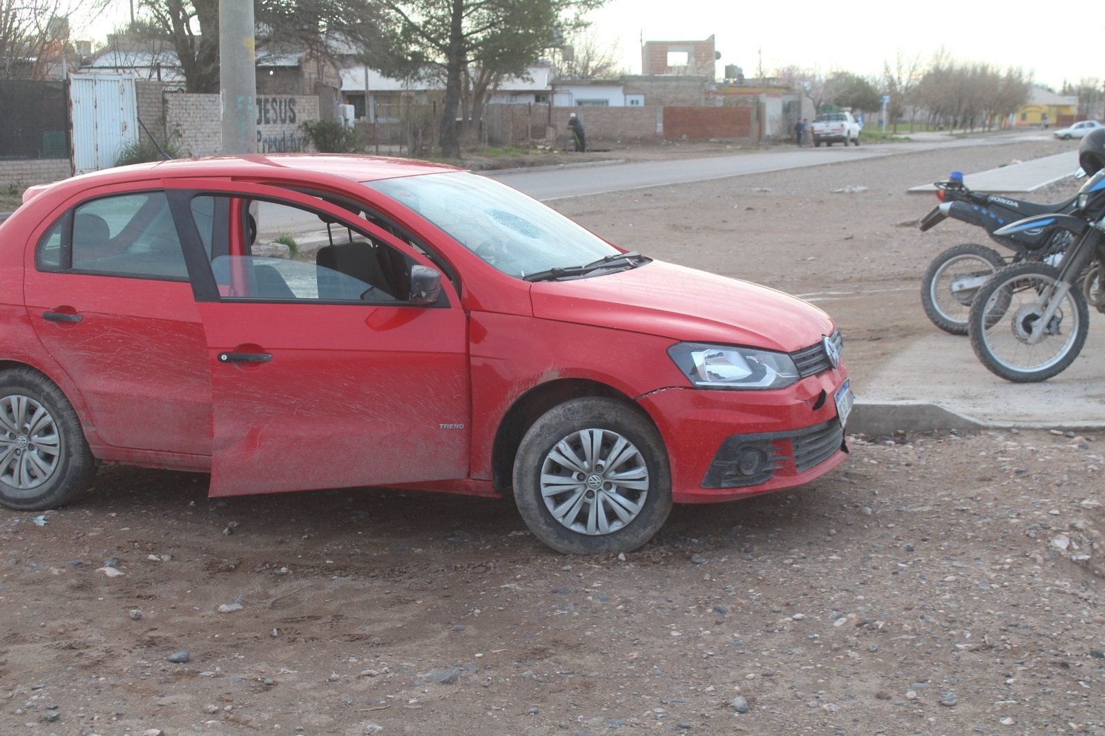 Robaron un auto en Cipolletti, lo usaban para robar casas en Plottier y fueron atrapados en Centenario